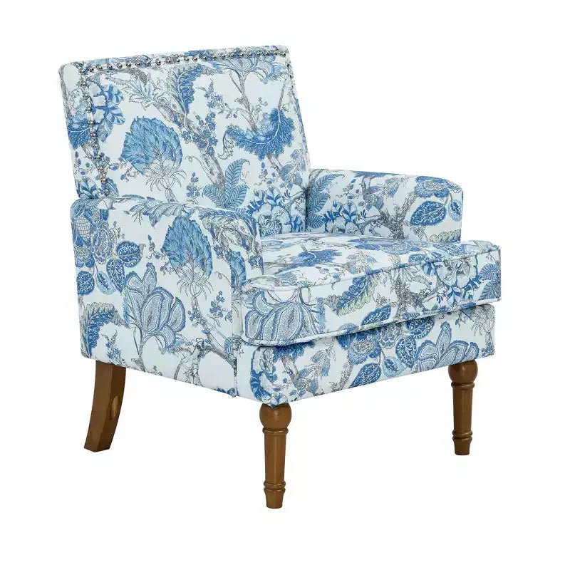 Poltrona di design Zeus & Ruta con rivestimento floreale, borchie e gambe in legno massello