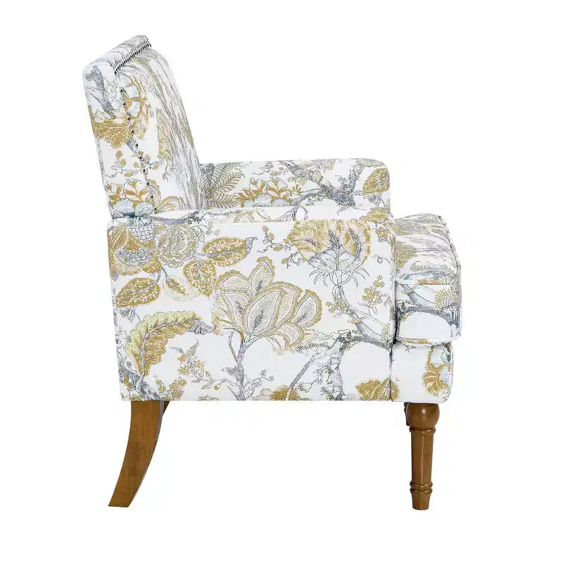 Poltrona di design Zeus & Ruta con rivestimento floreale, borchie e gambe in legno massello