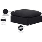 Pouf Indulge in velluto di Meridian Furniture