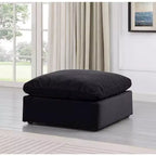 Pouf Indulge in velluto di Meridian Furniture