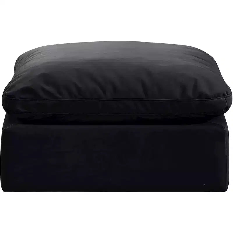 Pouf Indulge in velluto di Meridian Furniture