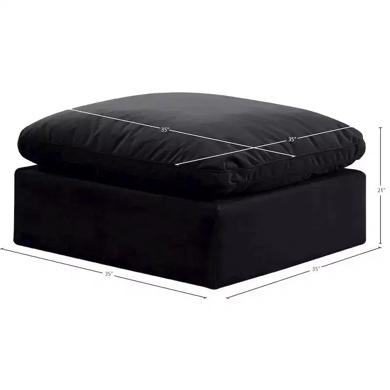 Pouf Indulge in velluto di Meridian Furniture