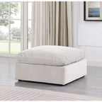 Pouf Indulge in velluto di Meridian Furniture