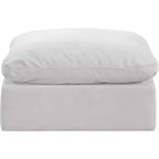 Pouf Indulge in velluto di Meridian Furniture
