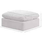 Pouf Indulge in velluto di Meridian Furniture