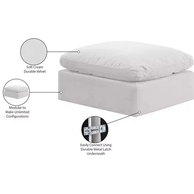Pouf Indulge in velluto di Meridian Furniture