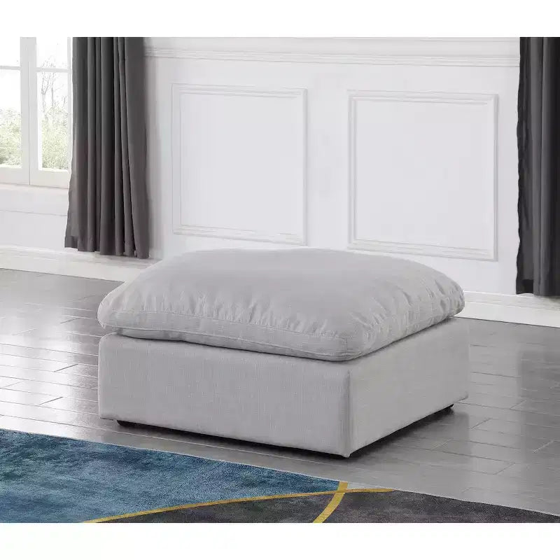 Pouf Indulge in velluto di Meridian Furniture
