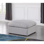 Pouf Indulge in velluto di Meridian Furniture