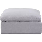Pouf Indulge in velluto di Meridian Furniture