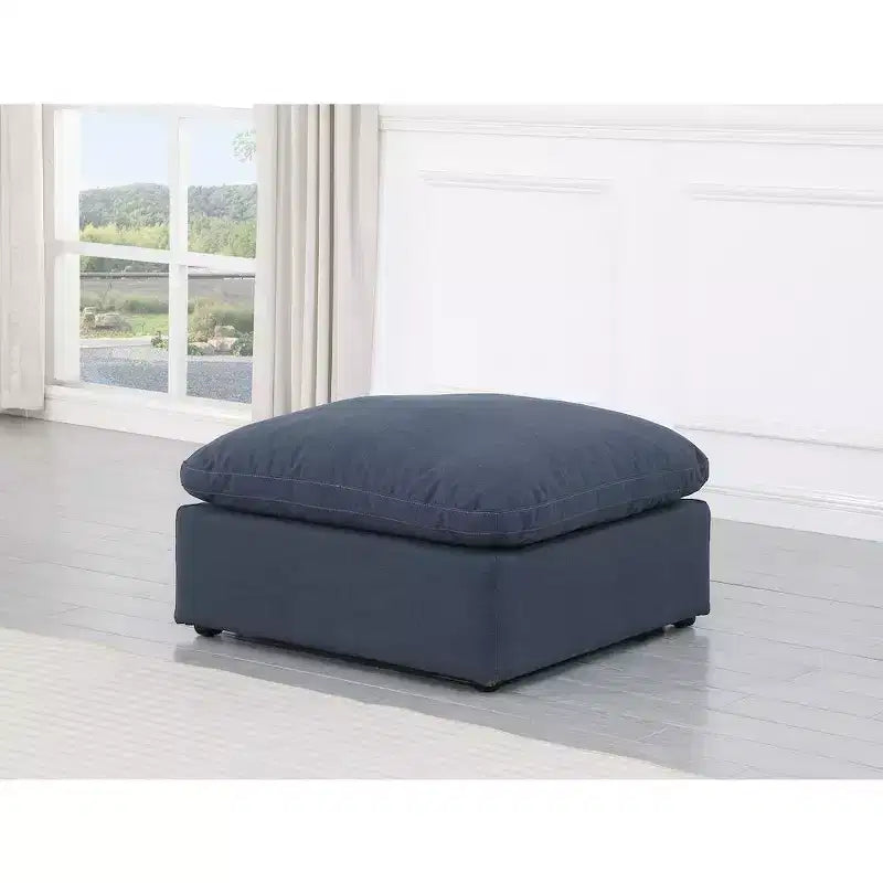 Pouf Indulge in velluto di Meridian Furniture