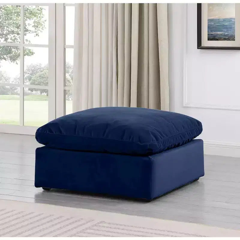 Pouf Indulge in velluto di Meridian Furniture