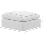 Pouf Indulge in velluto di Meridian Furniture