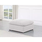 Pouf Indulge in velluto di Meridian Furniture
