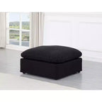 Pouf Indulge in velluto di Meridian Furniture