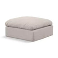 Pouf Indulge in velluto di Meridian Furniture