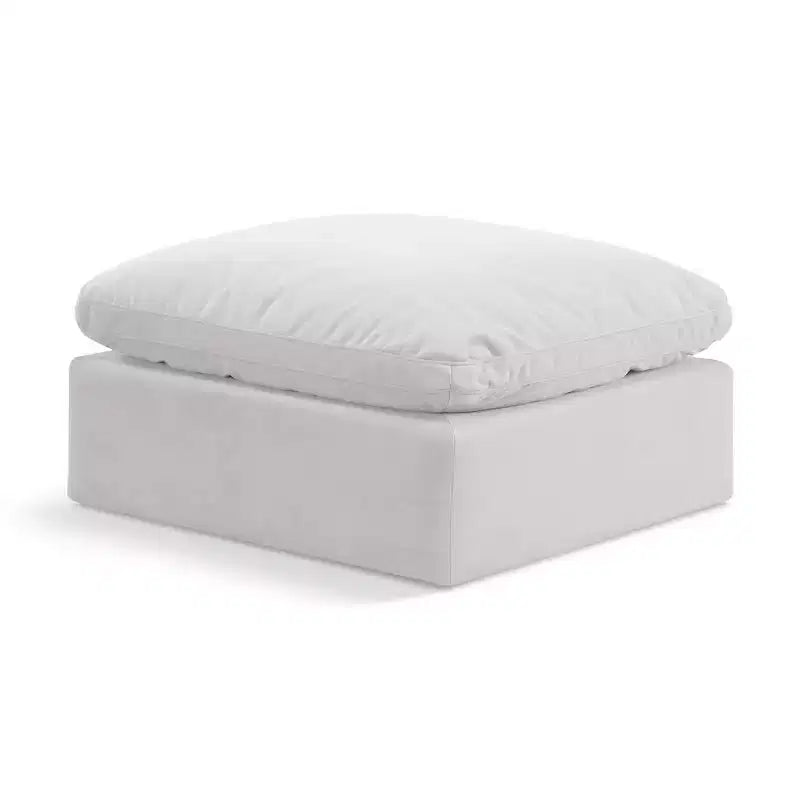 Pouf Indulge in velluto di Meridian Furniture