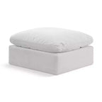 Pouf Indulge in velluto di Meridian Furniture