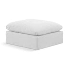 Pouf Indulge in velluto di Meridian Furniture
