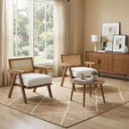 Set di 2 sedie lounge moderne GustoWave con gambe in legno, schienale in rattan e seduta imbottita