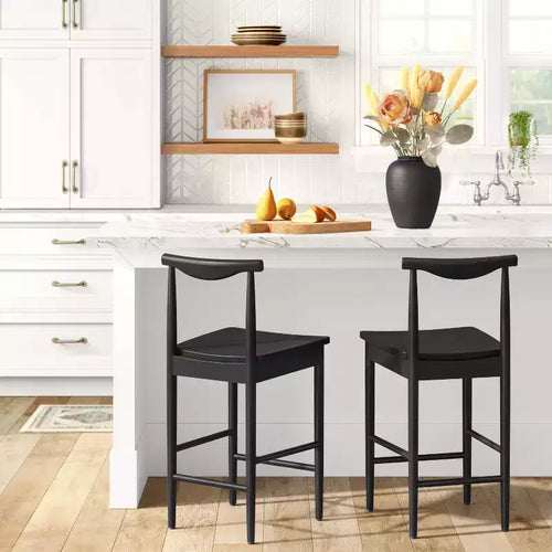 Sgabello da bar Biscoe Wood da 60,8 cm con poggiapiedi nero - Threshold™