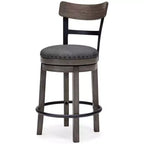 Sgabello da bar altezza bancone Caitbrook grigio - Signature Design by Ashley: Rivestimento in poliestere, borchie decorative, sedile girevole