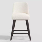 Sgabello da bar Geller altezza bancone da 27" con poggiapiedi, in pelliccia di pecora naturale - Threshold™