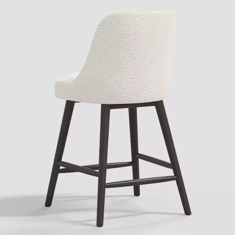 Sgabello da bar Geller altezza bancone da 27" con poggiapiedi, in pelliccia di pecora naturale - Threshold™