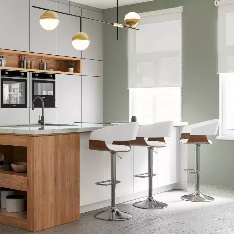 Sgabello da bar girevole regolabile Calinda Bianco: Moderno di metà secolo, Struttura in legno curvato, Rivestimento in lino - WyndenHall