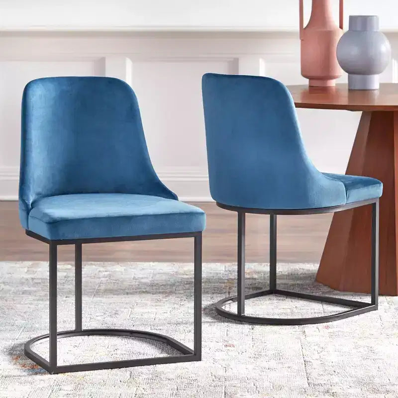 angelo:SEDIA DA PRANZO Mikita Barrel Back Blu: Rivestimento in Velluto, Struttura in Metallo, Design Moderno di Metà Secolo