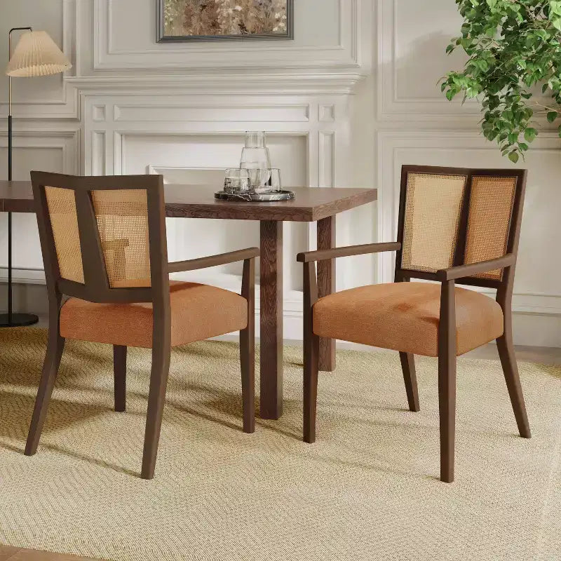 Christopher Knight Home Set di 2 sedie da pranzo imbottite Nolan in legno di caucciù con schienale in canna, caramello/noce