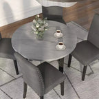 Set da pranzo Kellum contemporaneo da 5 pezzi: piano in finto marmo, sedie con borchie - miBasics