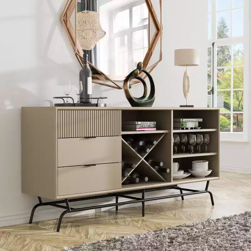 Heath Madia Moderna da 152 cm con Cantinetta da Vino Color Tortora - miBasics: Consolle Contenitore, 3 Cassetti, 4 Ripiani Fissi