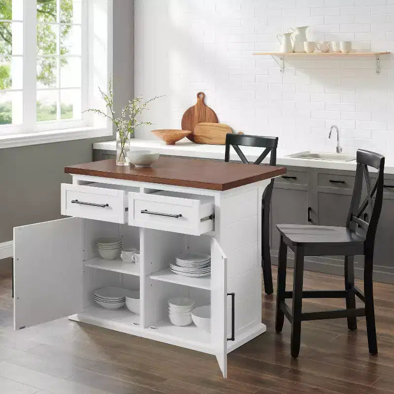 Crosley 42" Bartlett Isola Cucina con Piano in Legno e Sgabelli X-Back Bianco/Nero: Stile Farmhouse, Ripiani Regolabili