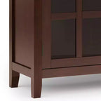 Credenza buffet grande Stratford, marrone rossiccio - WyndenHall: Legno massello, 3 cassetti, 2 armadietti