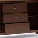 Credenza buffet grande Stratford, marrone rossiccio - WyndenHall: Legno massello, 3 cassetti, 2 armadietti