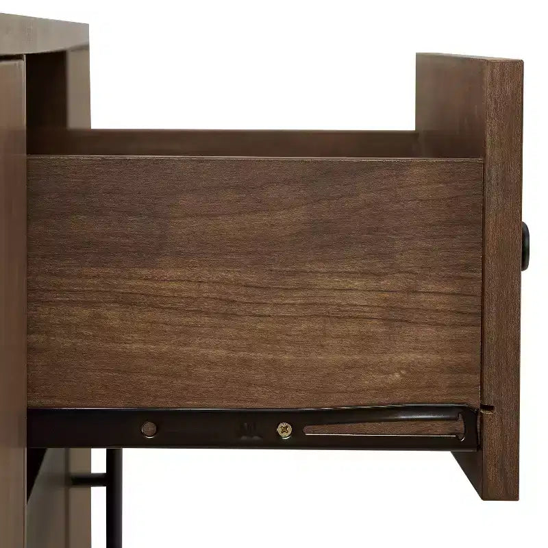Credenza Lucas Marrone - Crosley: Madia Rustica Mid-Century Modern con Ripiani Regolabili, Cassetti, Struttura in Legno Massello