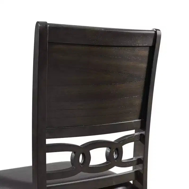Set da pranzo Taylor a 5 pezzi, altezza standard, 4 sedie laterali in similpelle Noce - Picket House Furnishings: Tavolo rotondo, Struttura in legno di caucciù, Rivestimento in schiuma