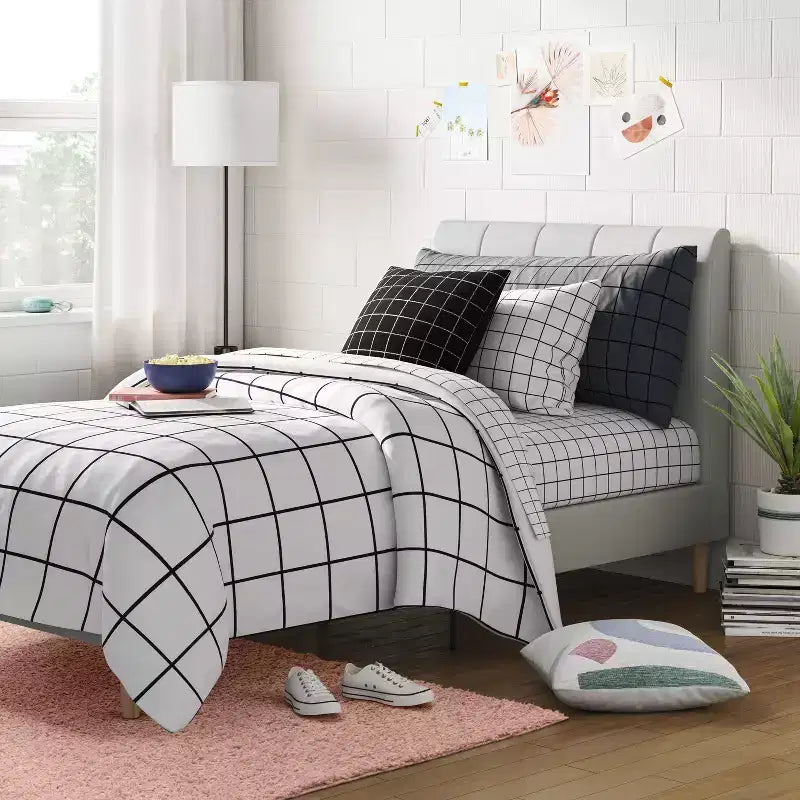 Letto singolo crema - Room Essentials™: testiera imbottita, telaio in compensato, non è necessario il box spring