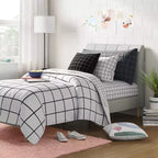 Letto singolo crema - Room Essentials™: testiera imbottita, telaio in compensato, non è necessario il box spring