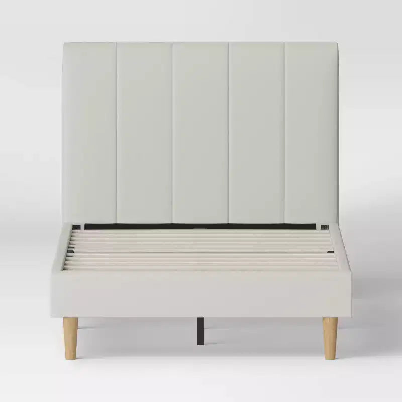 Letto singolo crema - Room Essentials™: testiera imbottita, telaio in compensato, non è necessario il box spring