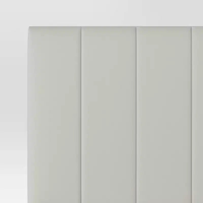 Letto singolo crema - Room Essentials™: testiera imbottita, telaio in compensato, non è necessario il box spring