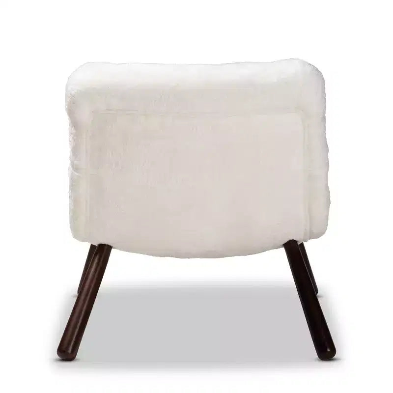 Poltrona Eisa accentuata in finta pelliccia di pecora e legno Bianco/Marrone noce - Baxton Studio