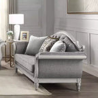 Divano Florian 71" in tessuto grigio e finitura bianco antico - Acme Furniture