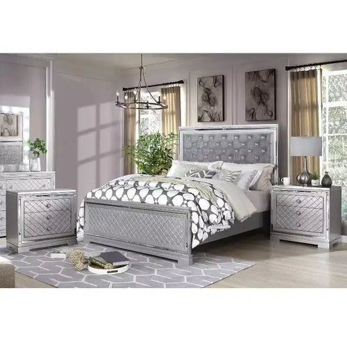 Set Letto Matrimoniale Queen Tenaya 3 Pezzi con 2 Comodini Argento/Grigio - HOMES: Inside + Out