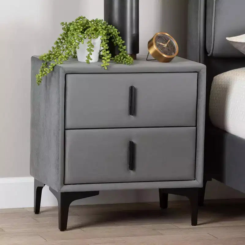 Comodino Baxton Studio Etienne in velluto grigio ardesia/nero con 2 cassetti