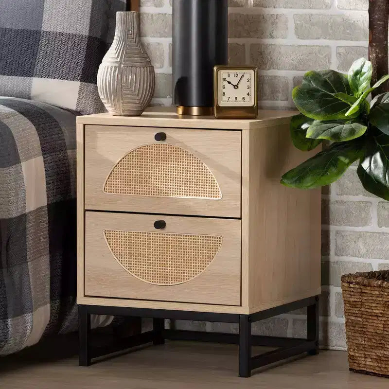 Ardon comodino a 1 cassetto in legno e metallo bohémien con rattan marrone chiaro/nero - Baxton Studio