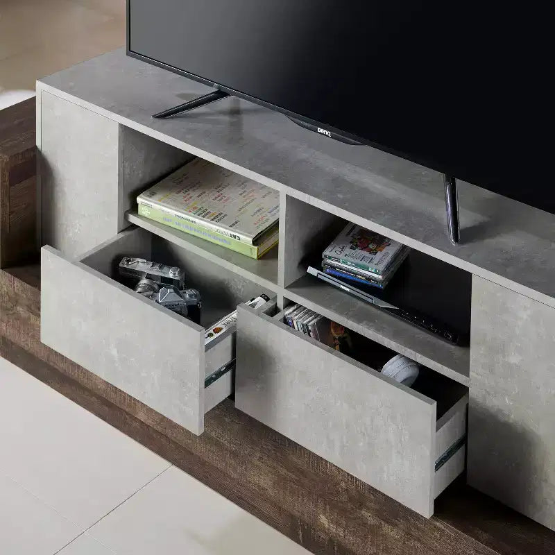 Mobile TV Lums per televisori fino a 80" cemento/rovere di recupero - miBasics: mobile console industriale con contenitore