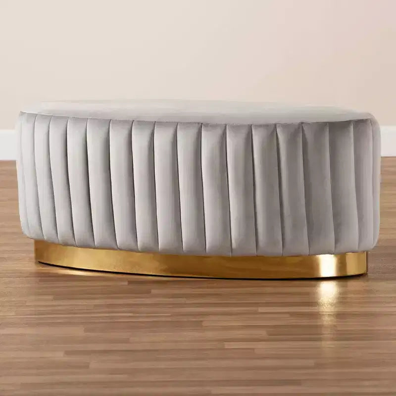 Poggiapiedi in tessuto velluto Kirana e pelle PU, color oro - Baxton Studio