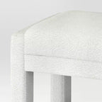 Pouf completamente imbottito in bouclé crema - Threshold™: Struttura in legno, Poliestere, Pulire a chiazze