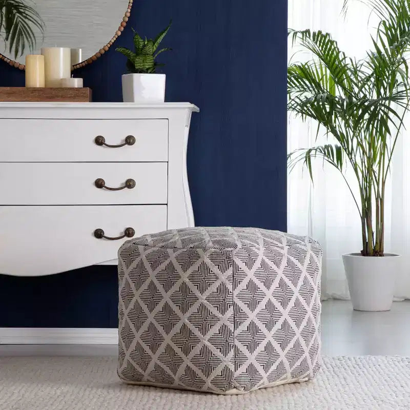 Pouf Carondelet Nero/Avorio - Anji Mountain: Quadrato geometrico non imbottito, certificato Fair Trade